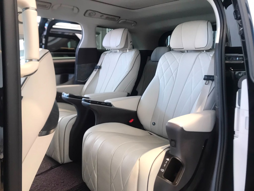 Hiburan Baris Kedua Kelas VIP